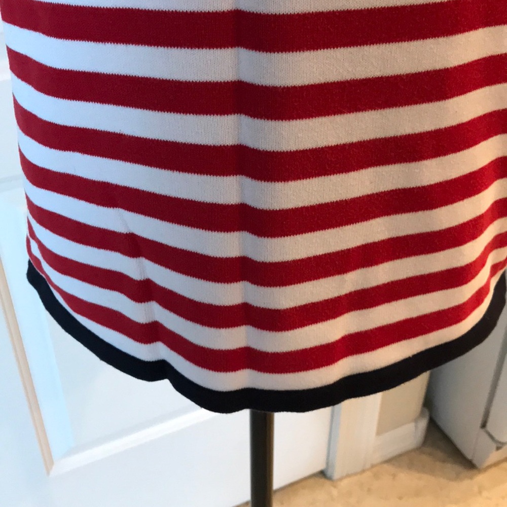 Tommy Hilfiger sweater.  Gently worn. - Picture 4 of 5